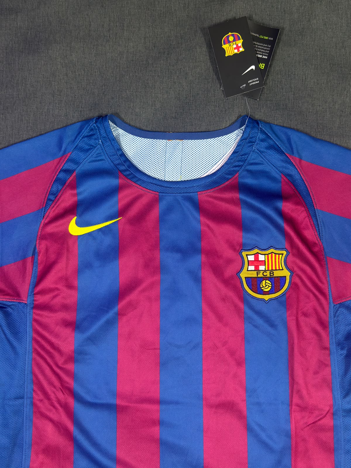 2005/06 Barcelona home — photo 2 of 4