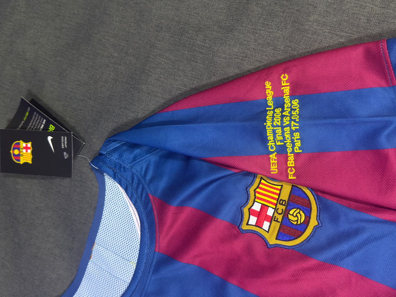 2005/06 Barcelona home — photo 3 of 4