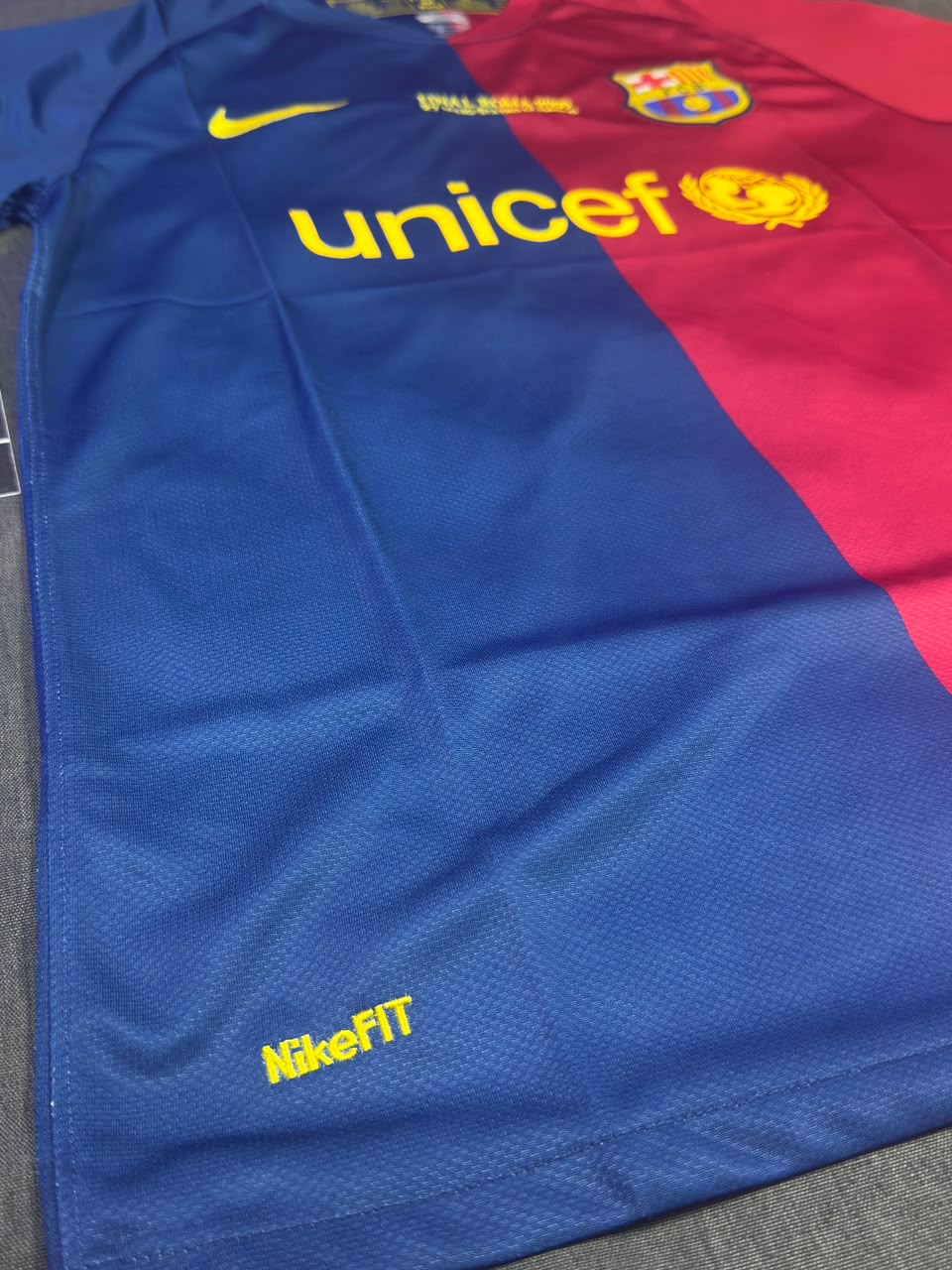 2008-09 Barcelona home — photo 3 of 6