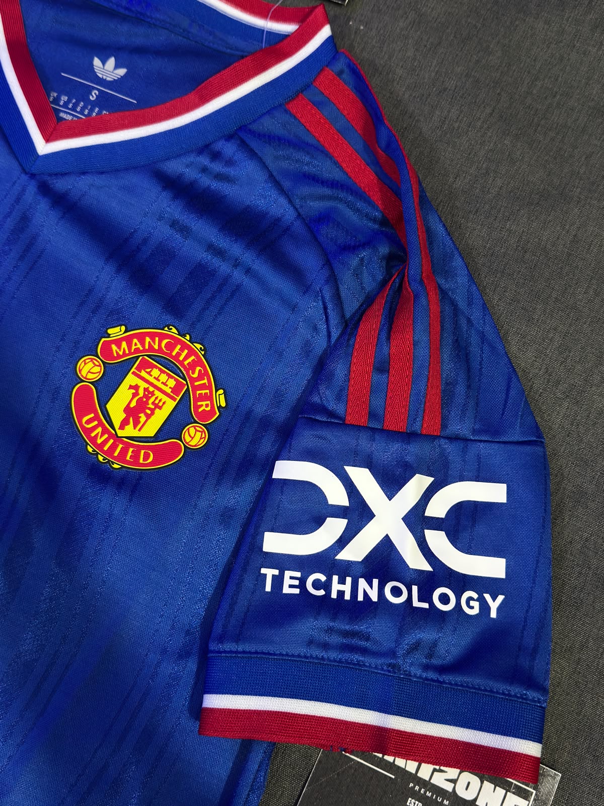 26/27 Manchester united away — photo 3 of 6