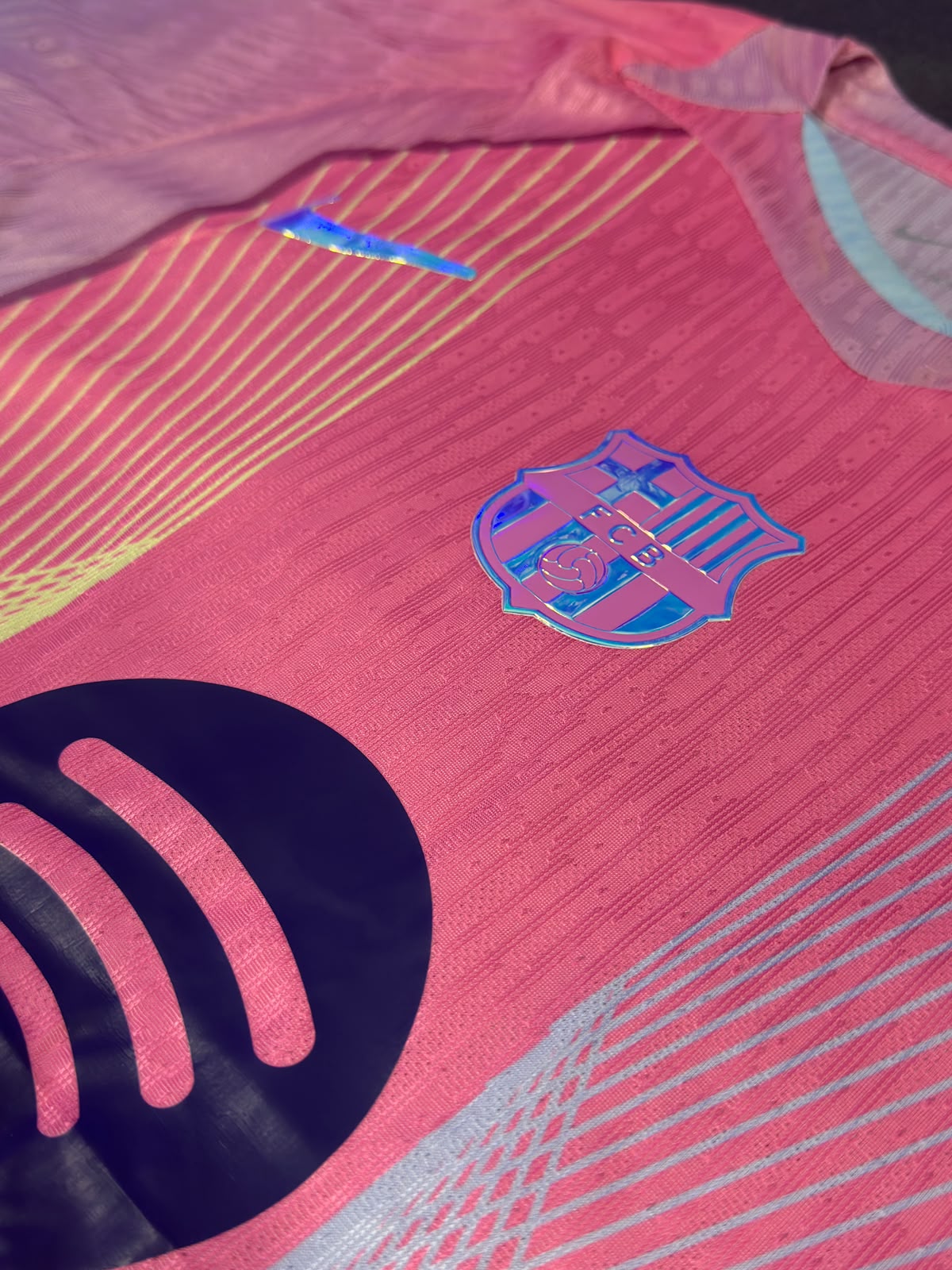 Barcelona Pink Limited article — photo 3 of 6